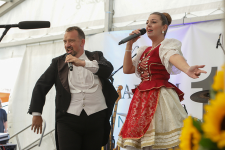 Orfeum Szi´npad - Monika Birinyi in Csabo Balintafoto